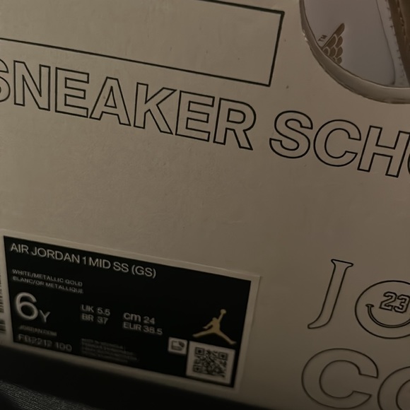 Limited Edition Jordan 1 with lots of Flavor only worn once - Picture 7 of 8